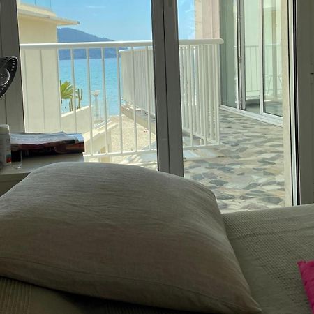 Les Pieds Dans L'O - Appartement 50M2 Front De Mer Saint-Cyr-sur-Mer Luaran gambar